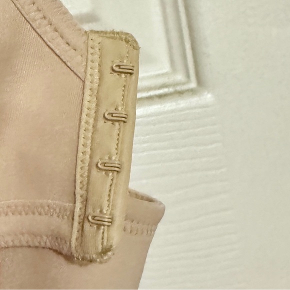 Vanity Fair Full Figure Beauty Back Smoothing Bra, Beige Size 42D - Picture 9 of 12